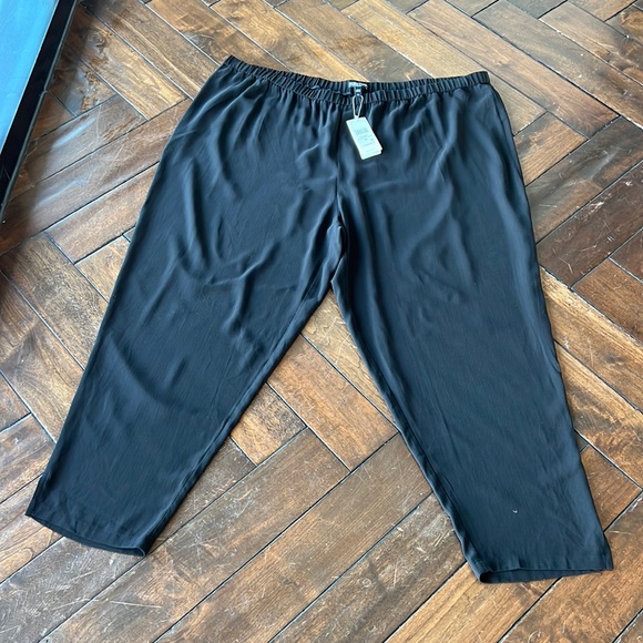 Eileen Fisher Woman 100% silk tapered pants side slit light weight size 3X pants
